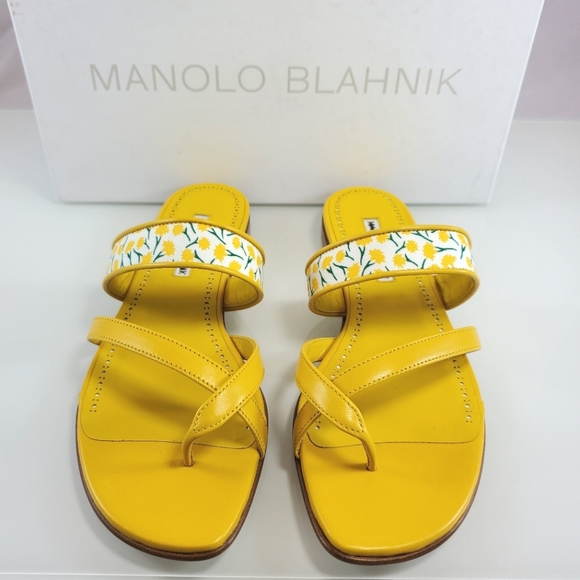 Manolo Blahnik Shoes - NWT$695 Manolo Blahnik Susa Floral Strap Toe Leather Flat Slip-on Slides Sandals